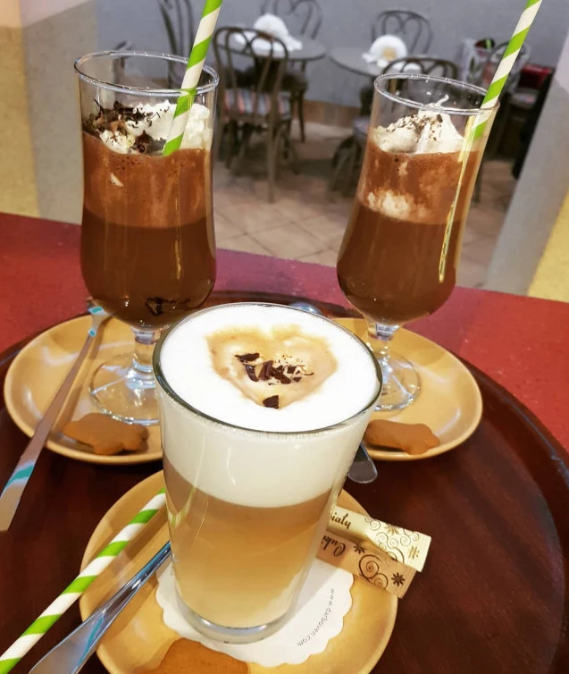 Szarlotka na gorąco w Cafe Bagatela